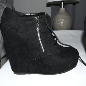 Air Underground Wedge Shoes Size 7